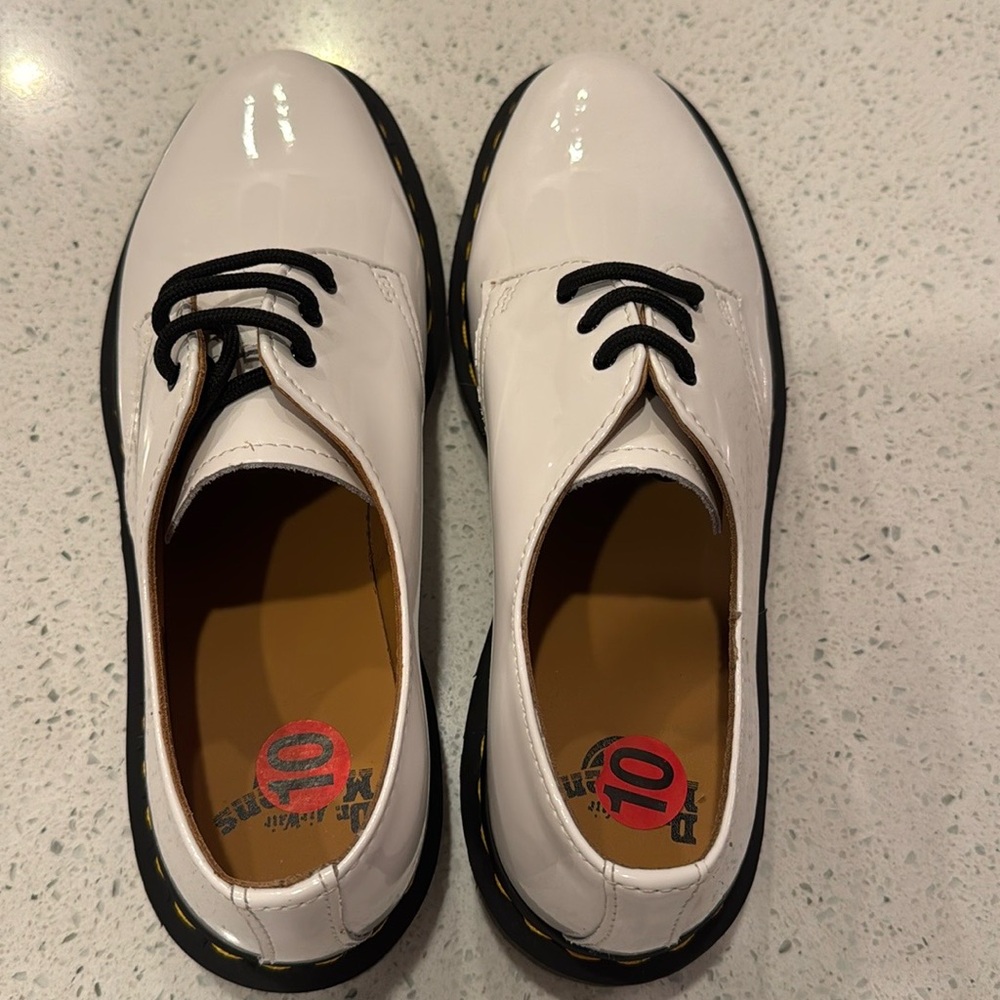 NWT👞🤍Dr. Martens 👞🤍 Smooth White Patent Leather Oxfords - Picture 8 of 8